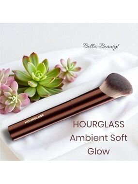HOURGLASS Ambient Soft Glow Foundation Brush   ~NEW~  No Box